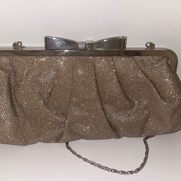 Event clutch, worn once. Gold color - Picture 1 of 3